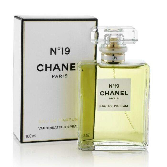 Top notes: green notes and bergamotHeart: rose and irisBase: vetiver,  oakmoss and leather100mlNumber 19 in the name refers to the birth date of Coco  Chanel, August 19. It was created by Henri